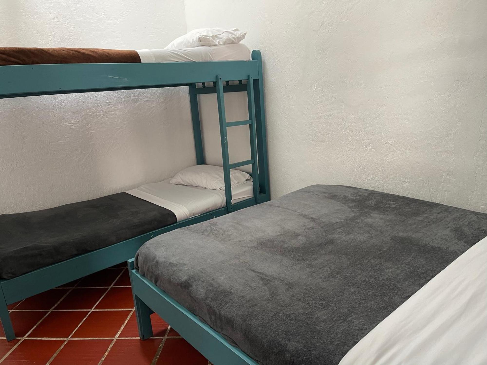 Popichi Hostel 莱瓦镇 外观 照片